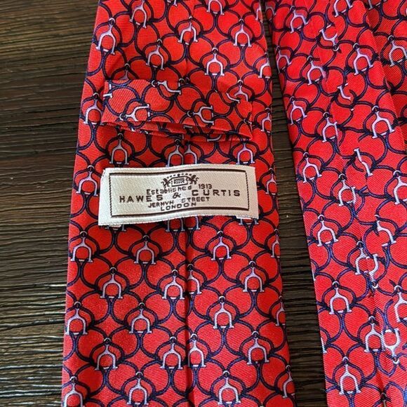 Hawes & Curtis Red Silk Tie - Picture 5 of 5